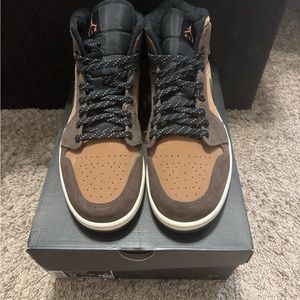 Jordan 1 Mid SE Chocolate